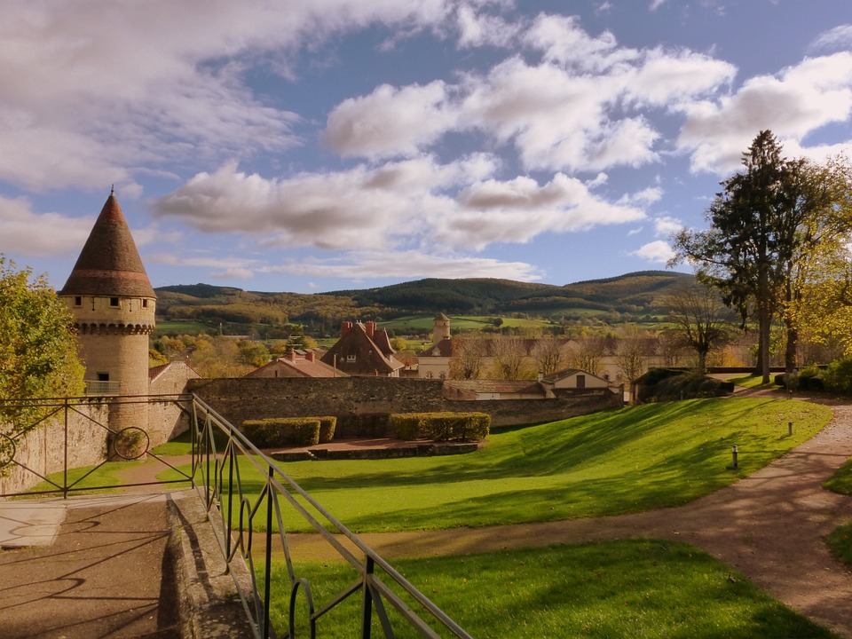 Book a Guide Cluny